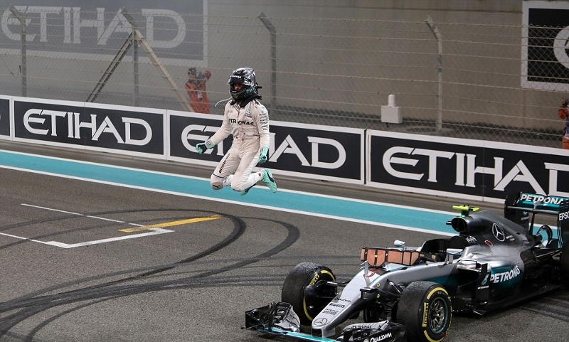 Mặc Lewis Hamilton cán đích, Nico Rosberg vô địch ảnh 1